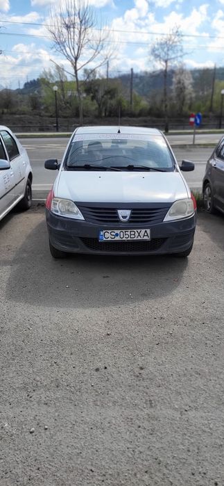 Vând Dacia Logan