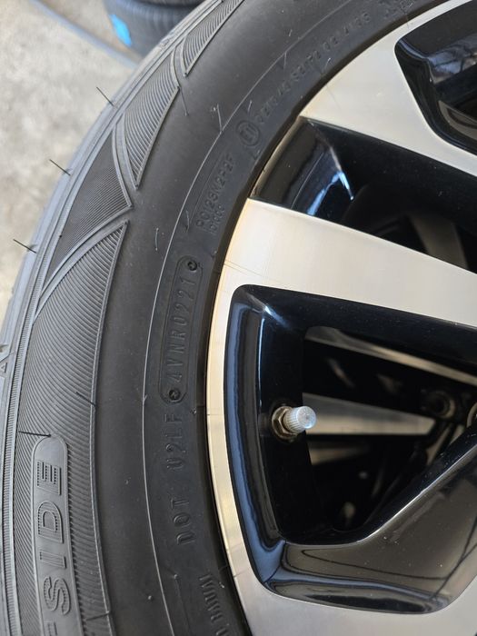 2 Броя 215/65/17 Falken 6mm