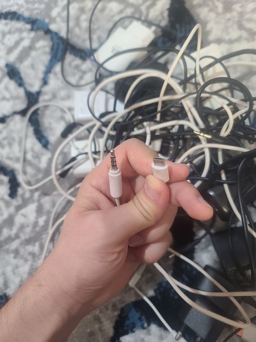 Eski telefonlar uchun zaryadchiklar kabellar