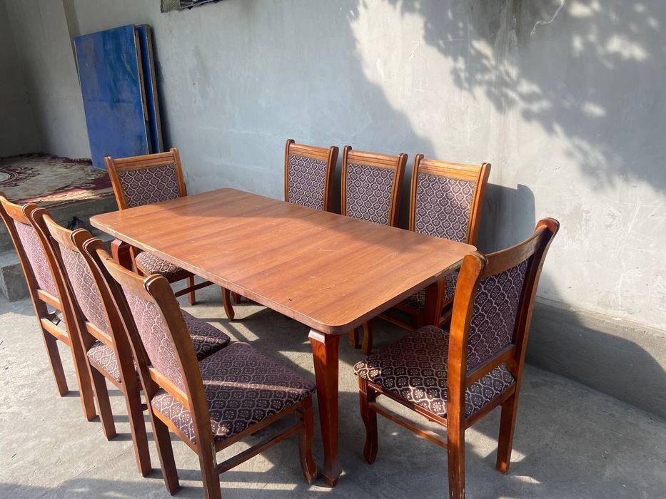 Продаётся стол и стулья