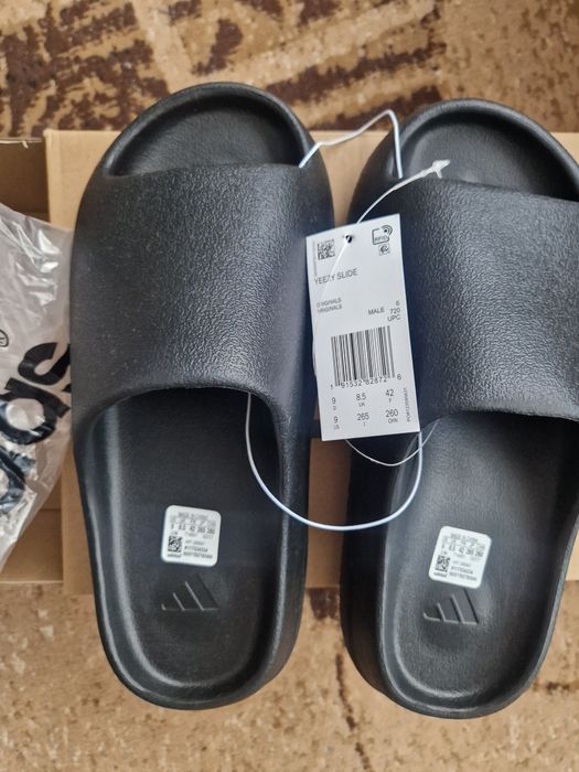adidas yeezy slides