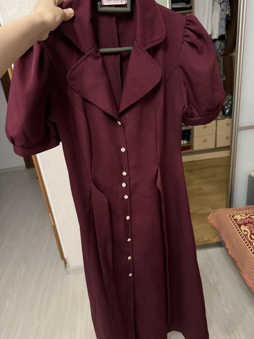 Продам платье размер S бордовый