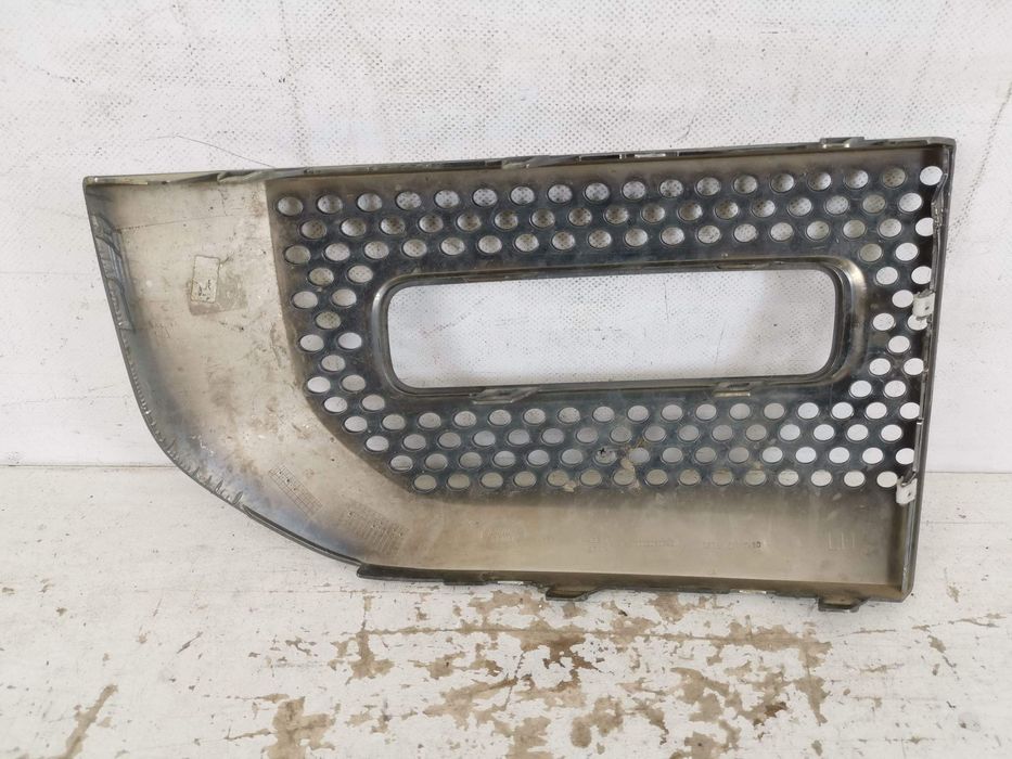 Ляв проекторен радиаторен грил / Lqv proektoren radiatoren gril Land R