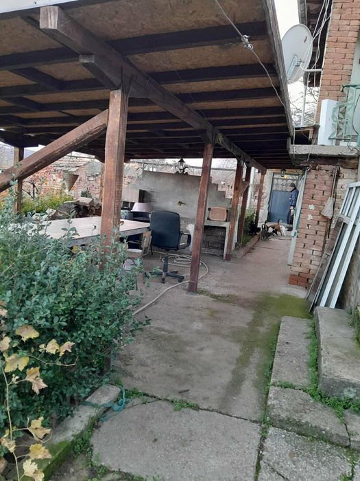 Продава се двоетажна къща в село Хотница