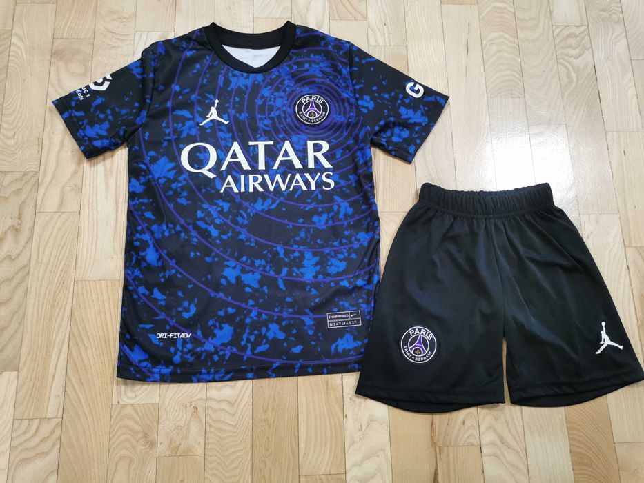 Детски футболен екип