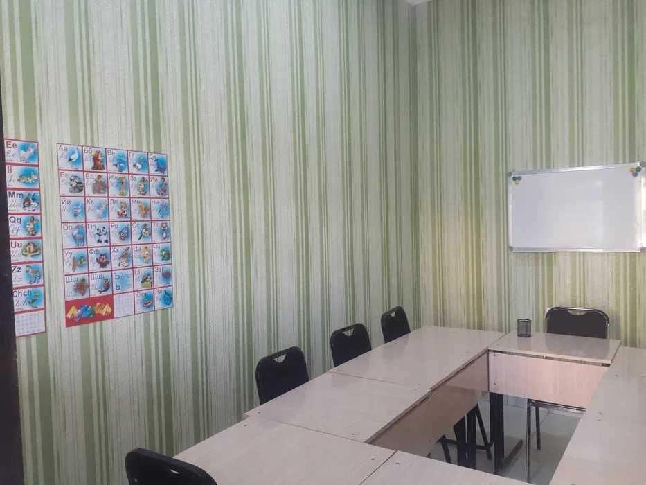 Srochno sotiladi. O'quv markazi uchun tayyor mebellar