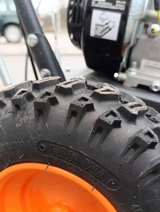 Бензинова метачна машина Fuxtec KM196-set1