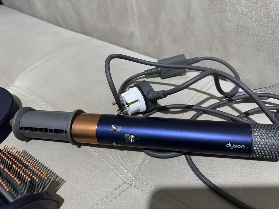 Продаю фен Дайсон