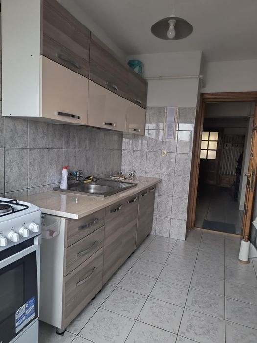 Proprietar vând apartament 3 camere decomandate, zona centrală!
