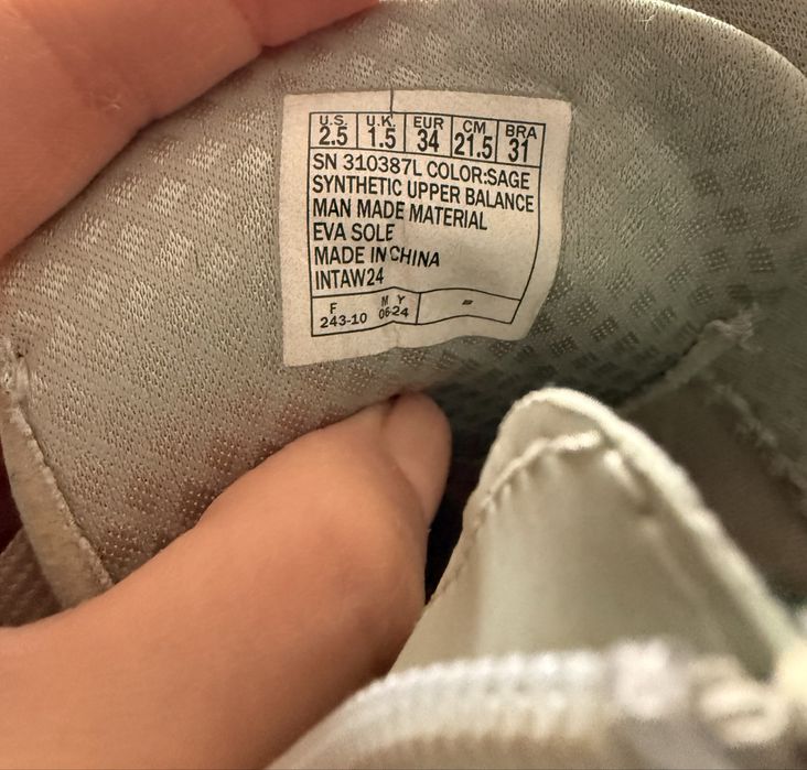 Кроссовки для девочки