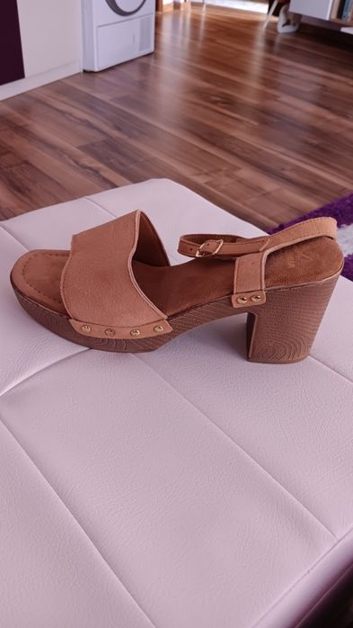 Два чифта страхотни сандали