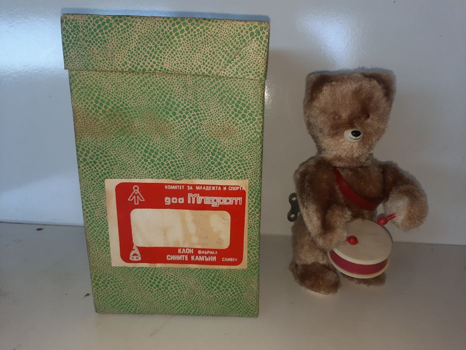 Ретро механична играчка с ключ и оригинална кутия от Соца 70 години