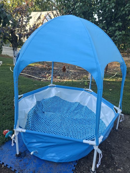 Piscina rotunda cu cadru metalic si parasolar