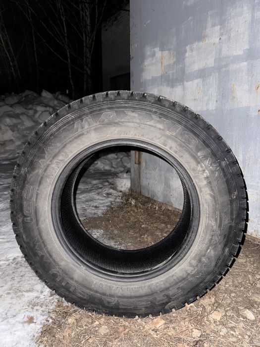 Продам зимние шины maxxis