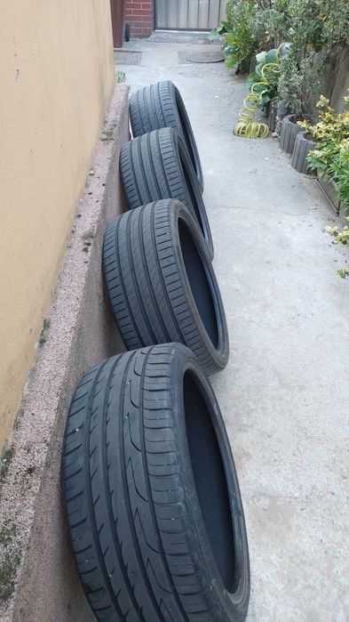 Vând 4 cauciucuri 235 cu 35 pe r19,aproape noi,Landsail,3acelasi profil și unul diferit,0772221788