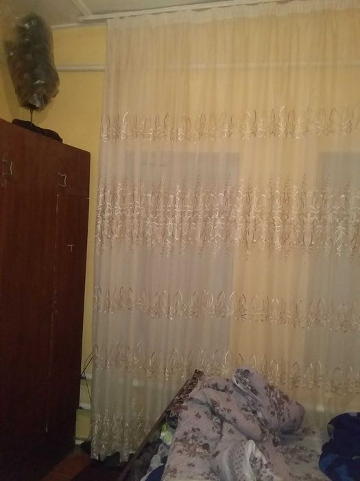 Mahallada xovlili uy sotiladi.