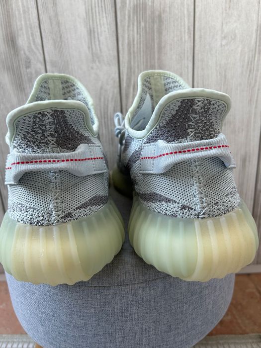 Yeezy boost 350 v2 blue tint