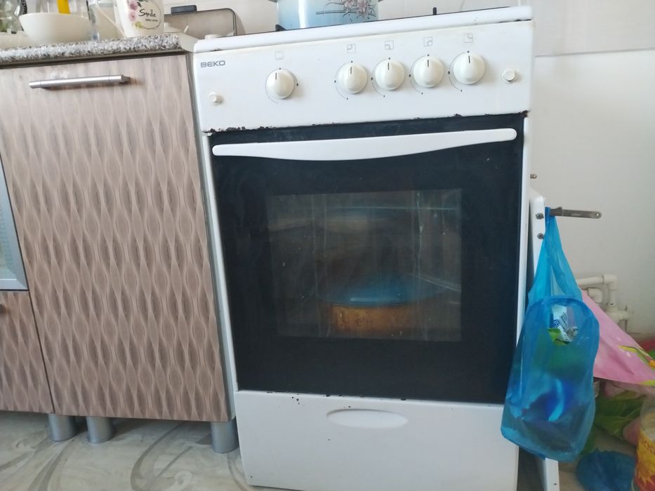 Продам газовую плиту