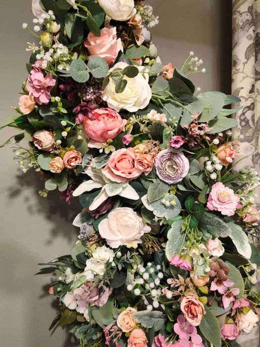 Голяма аранжировка изкуствени цветя