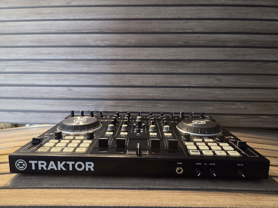 Native Instruments Traktor Kontrol S4 MK2 – Controller DJ 4 Deck – Perfect Funcțional