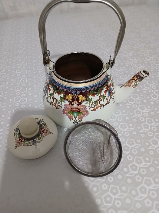 Продаю железный чайник