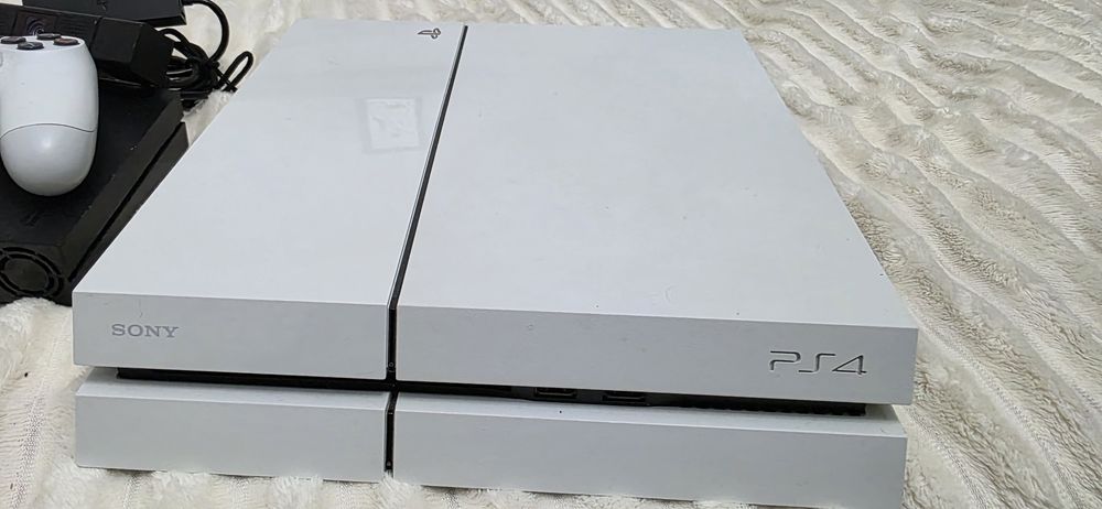 Плейстейшън PS4 slim