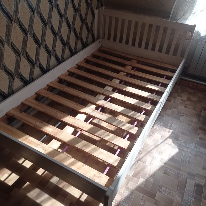 Продам кровать полуторка