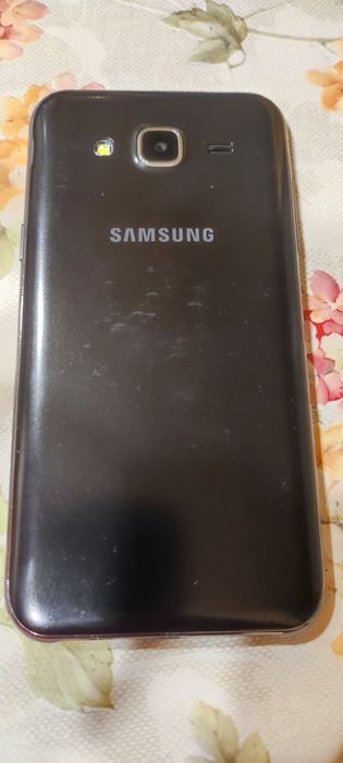 Продавам смартфон Samsung j5 2015