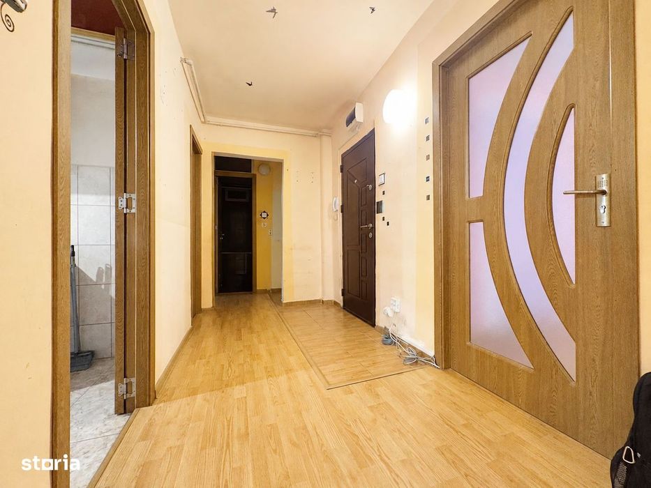 3 camere decomandat, etaj 1, centrală proprie, 2 balcoane + logie