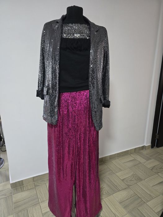 Pantaloni fucsia cu paiete, model cu buzunare, prezinta captuseala