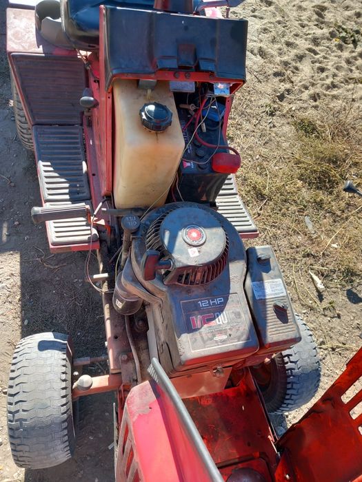 Tractoras iarba  12 cp