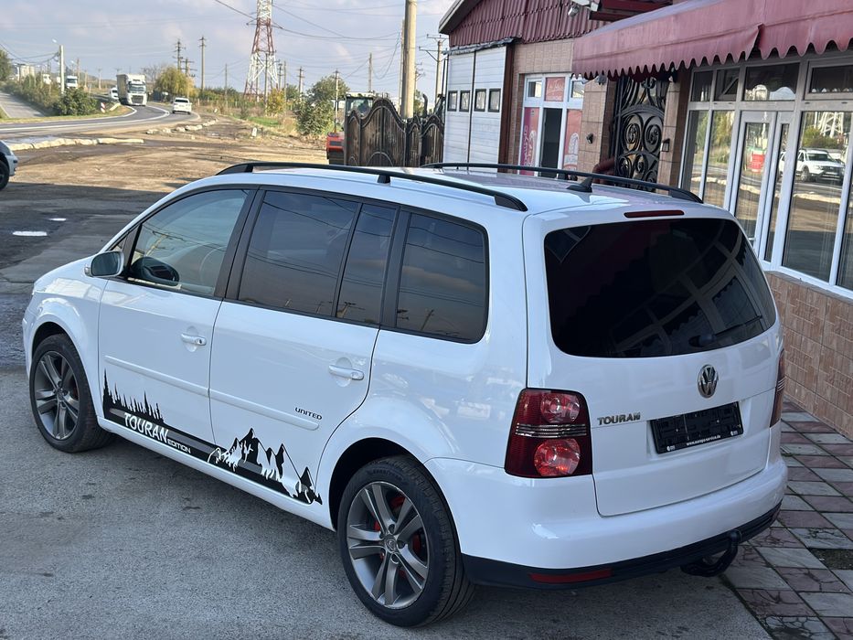 VOLKSWAGEN Touran 2010 — imagine 3