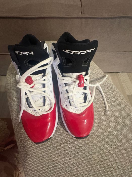 Sneakers Jordan model achizitie America , model special marimea 35,5 baieti