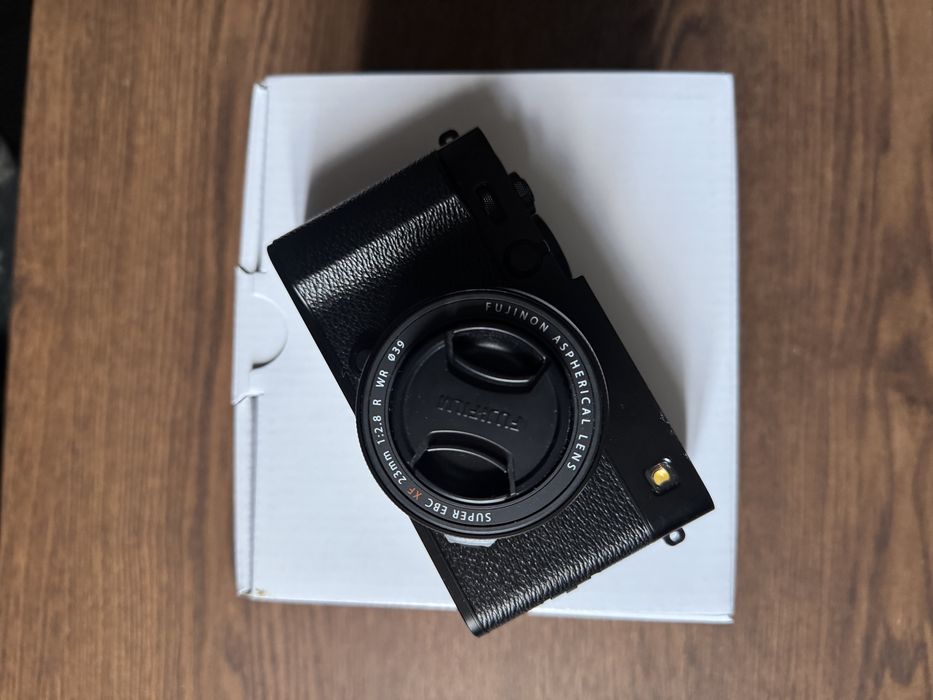 Fujifilm x-e5 чисто нов