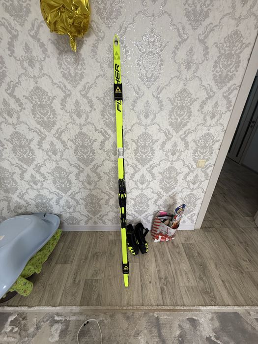 Лыжи продам срочно