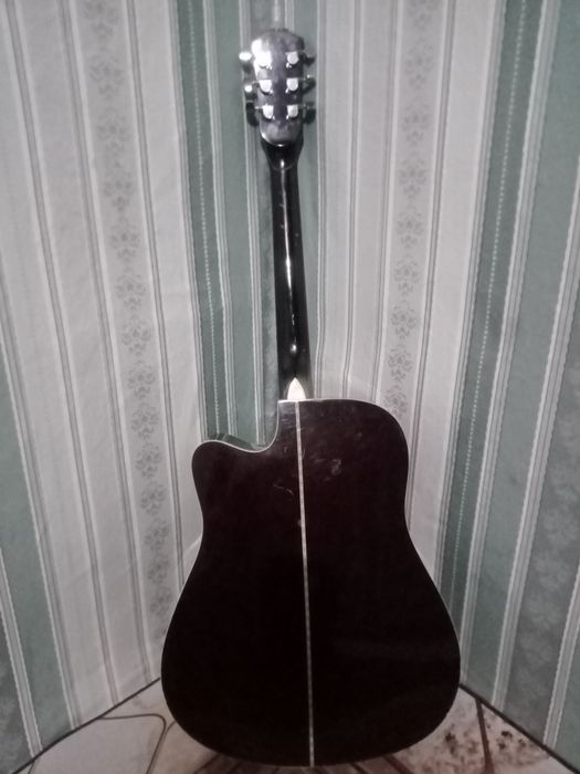 Продам гитару adasio