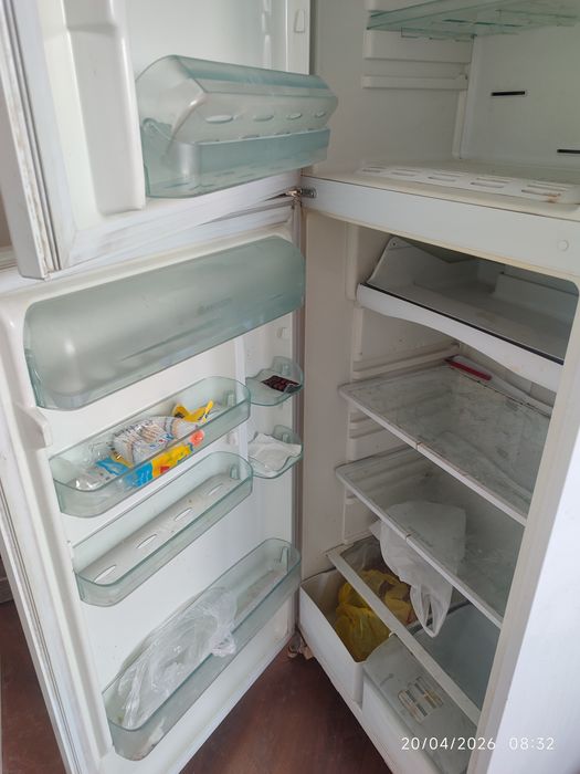 подержанный холодильник «Аристон»