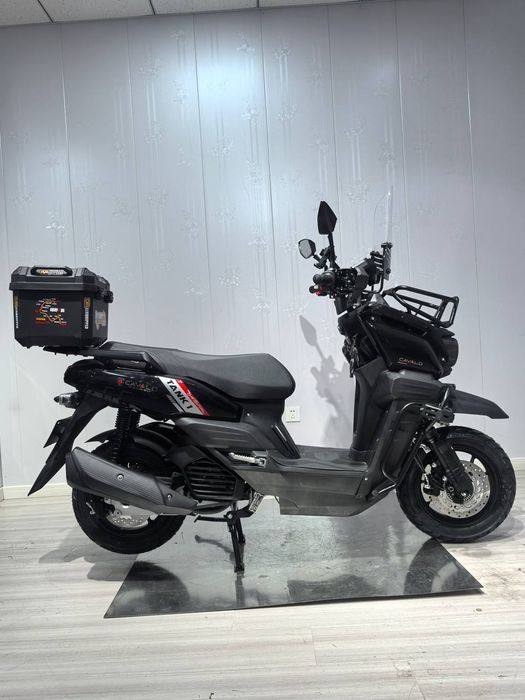 Skuter bor.        .