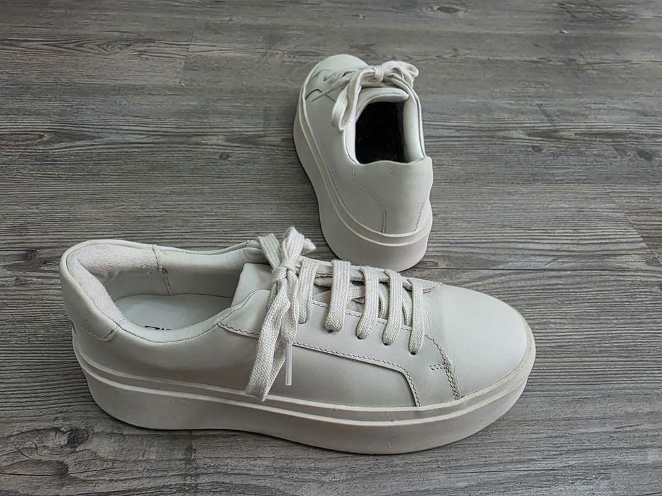 Zara,nr 41, merg 41-42, piele , minunatiiii,foarte usori si comozi,  i