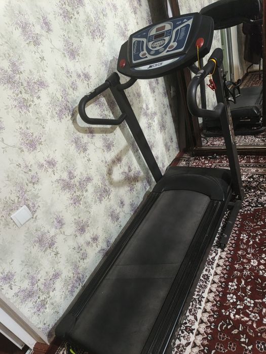 Продаётся беговая дорожка на хорошем состоянии