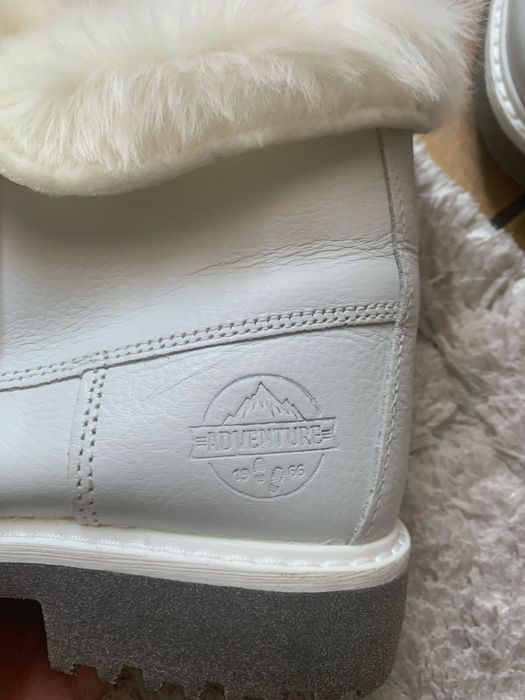 Ghete albe noi , din piele naturala  , imblanite , marine 35