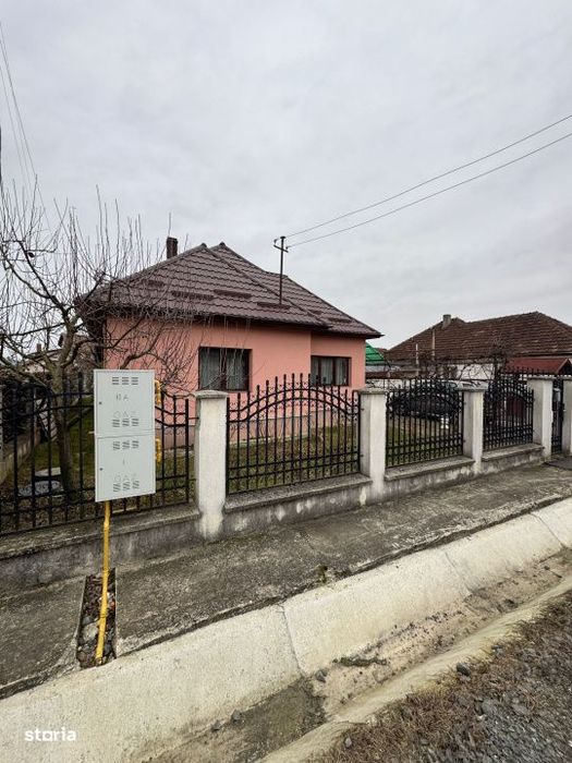 Casa cocheta in Lapusel, zona linistita – 70 mp, teren 4,5 ari.