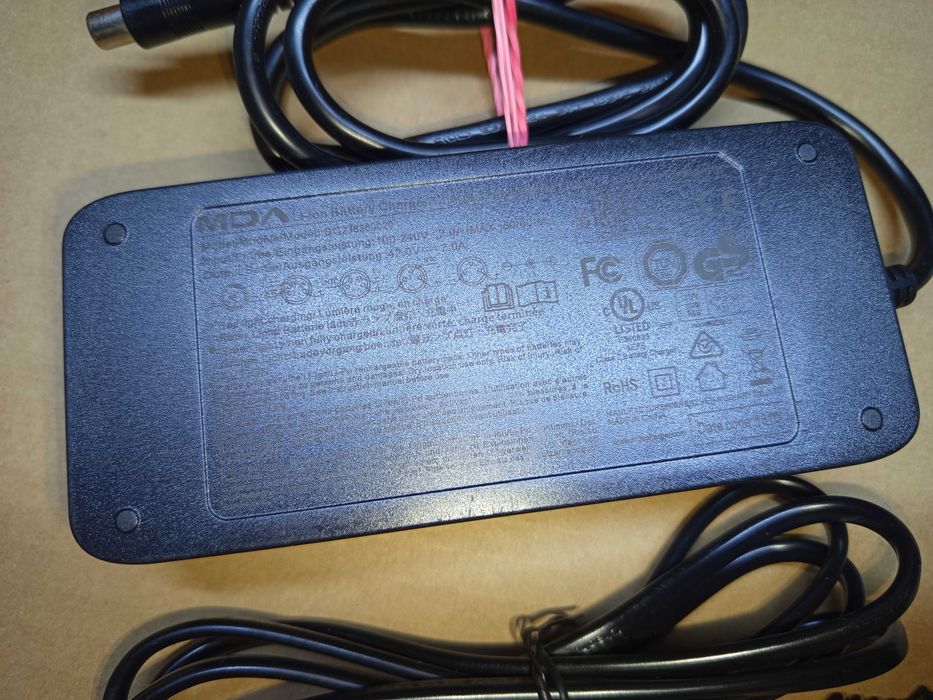Încărcător trotineta / bicicleta 42V 2A mufa rotunda cu pin