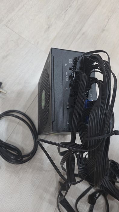 Продам блок питания Game Max 750 Pro RGB
