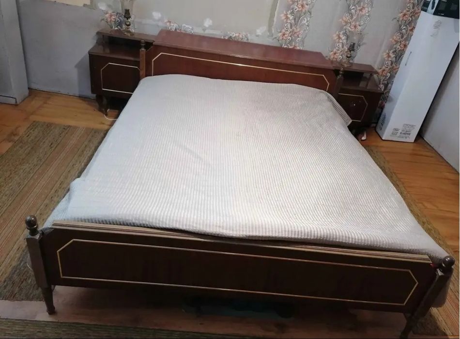 Запазено спално обзавеждане