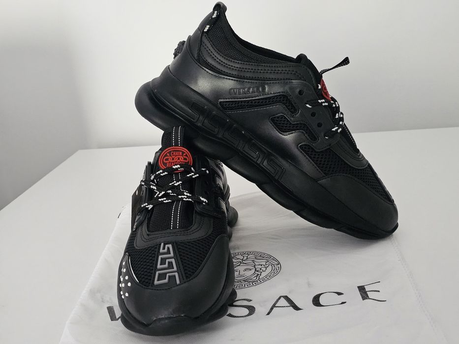 Versace chain reaction