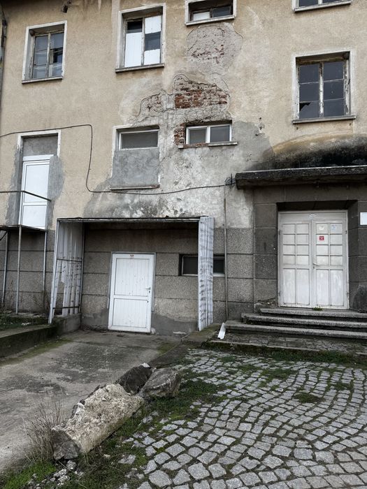 ОТДАВА СЕ ПОД НАЕМ ФУНКЦИОНИРАЩ ХРАНИТЕЛЕН ЦЕХ С ХЛАДИЛНИ КАМЕРИ – ГР. ПАНАГЮРИЩЕ (цена в €)