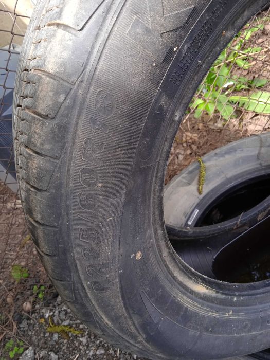 Гуми с 235 60 16