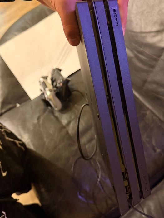 PlayStation 4 pro 1 TB с игри