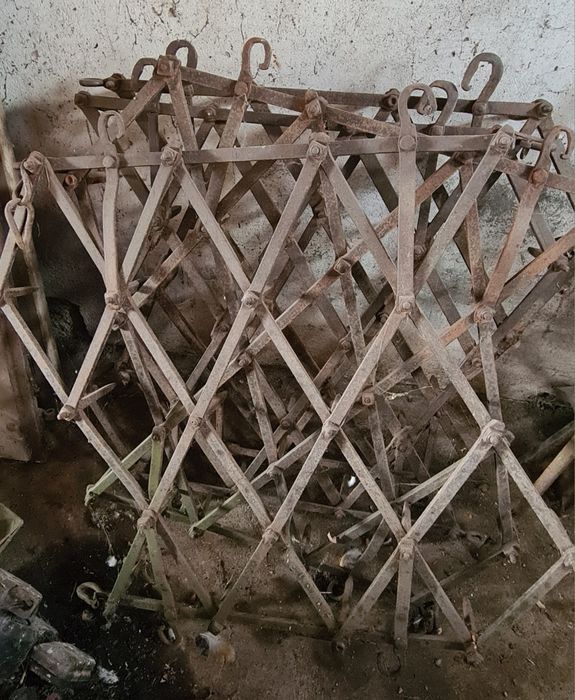 Vând 2 perechi de grape din fier